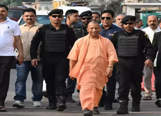 आज यूपी सीएम योगी आदित्यनाथ आगरा जाएंगे।
