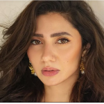 पहलगाम हमले पर पाकिस्तानी एक्ट्रेस माहिरा खान ने जताया दुख