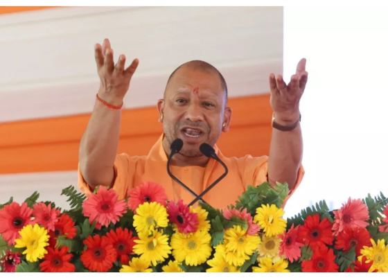 पलिया में बाढ़ से बचाव की परियोजना का निरीक्षण करने पहुंचे सीएम योगी