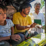 भारतीय रिश्तेदारों को छोड़कर जाते हुए इमोशनल हुए पाकिस्तानी नागरिक