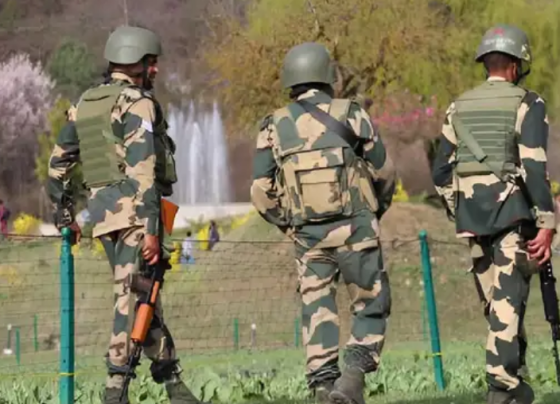 कश्मीर के पर्यटक स्थल बंद