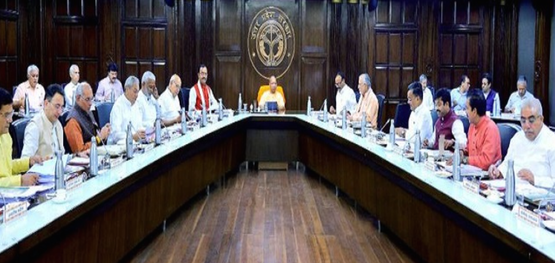लोकभवन में योगी कैबिनेट की अहम बैठक