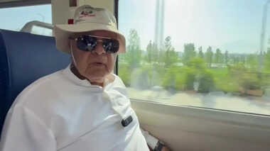 फारूक अब्दुल्ला ने श्रीनगर से कटरा के बीच वंदे भारत ट्रेन का किया सफर