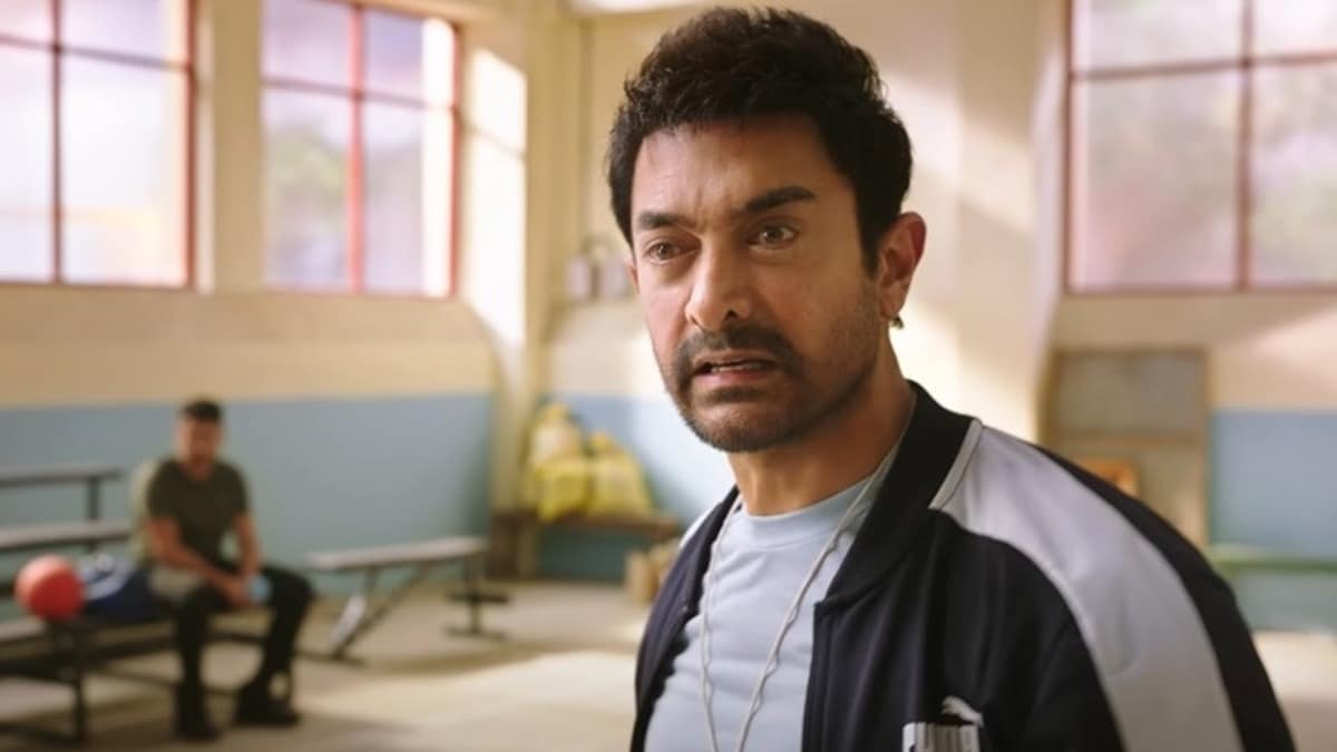 सितारे जमीं पर की स्क्रीनिंग पर पहुंचे आमिर खान