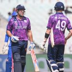 T20 World Cup 2026 में स्कॉटलैंड बनाम इटली मैच के दौरान जॉर्ज मुनसे और माइकल जोंस