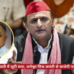Man in a red cap and scarf speaks into a microphone; circular inset portrait of another man on the left, with a red Hindi caption bar across the bottom.
