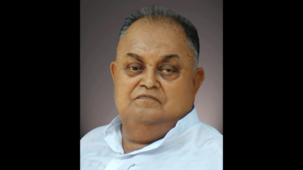 janeshwar-mishra-birth-anniversary-know-why-he-is-called-as-chhote-lohia - The Journalist News Portrait of an older man with short dark gray hair, wearing a light blue shirt, looking slightly to the left with a neutral expression.