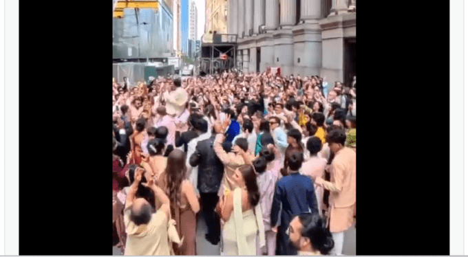 न्यूयॉर्क की वॉल स्ट्रीट डांस फ्लोर में बदली