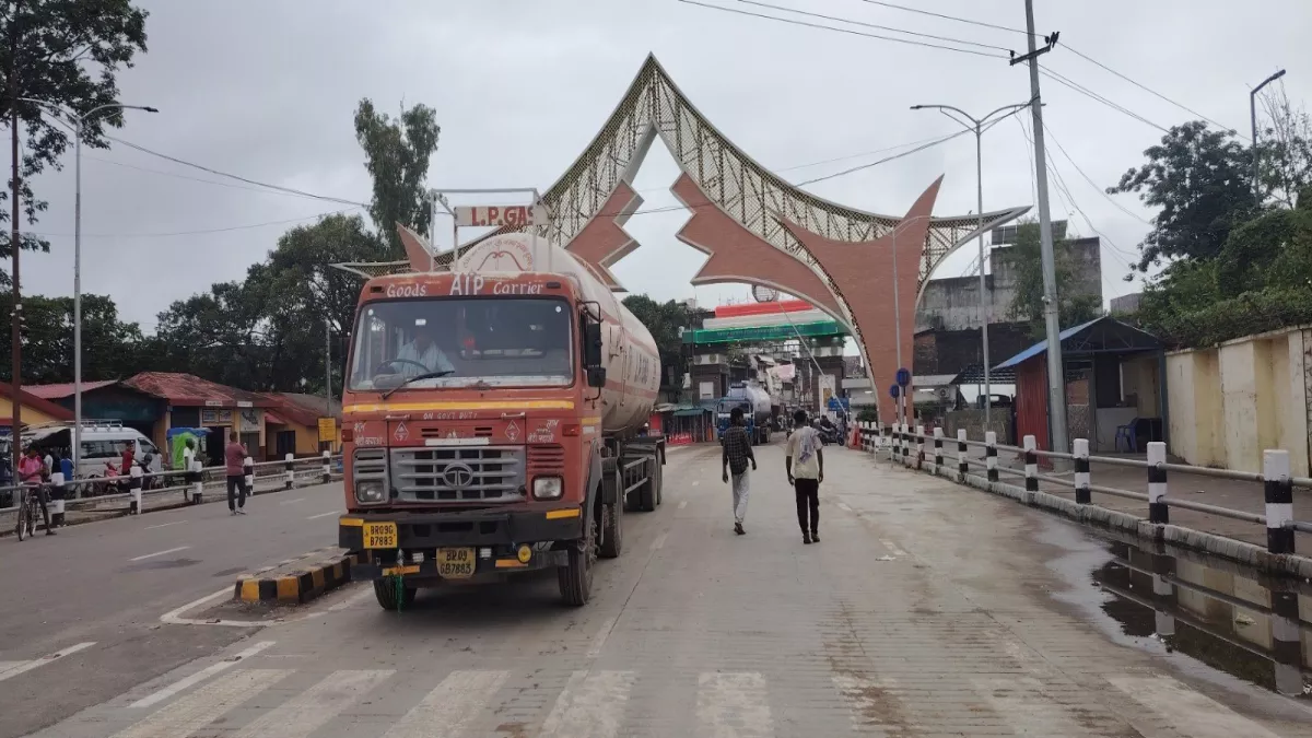 नेपाल संकट में फंसे भारतीयों की वापसी जारी: अब तक 251 लोग लौटे, 409 ने लगाई मदद की गुहार