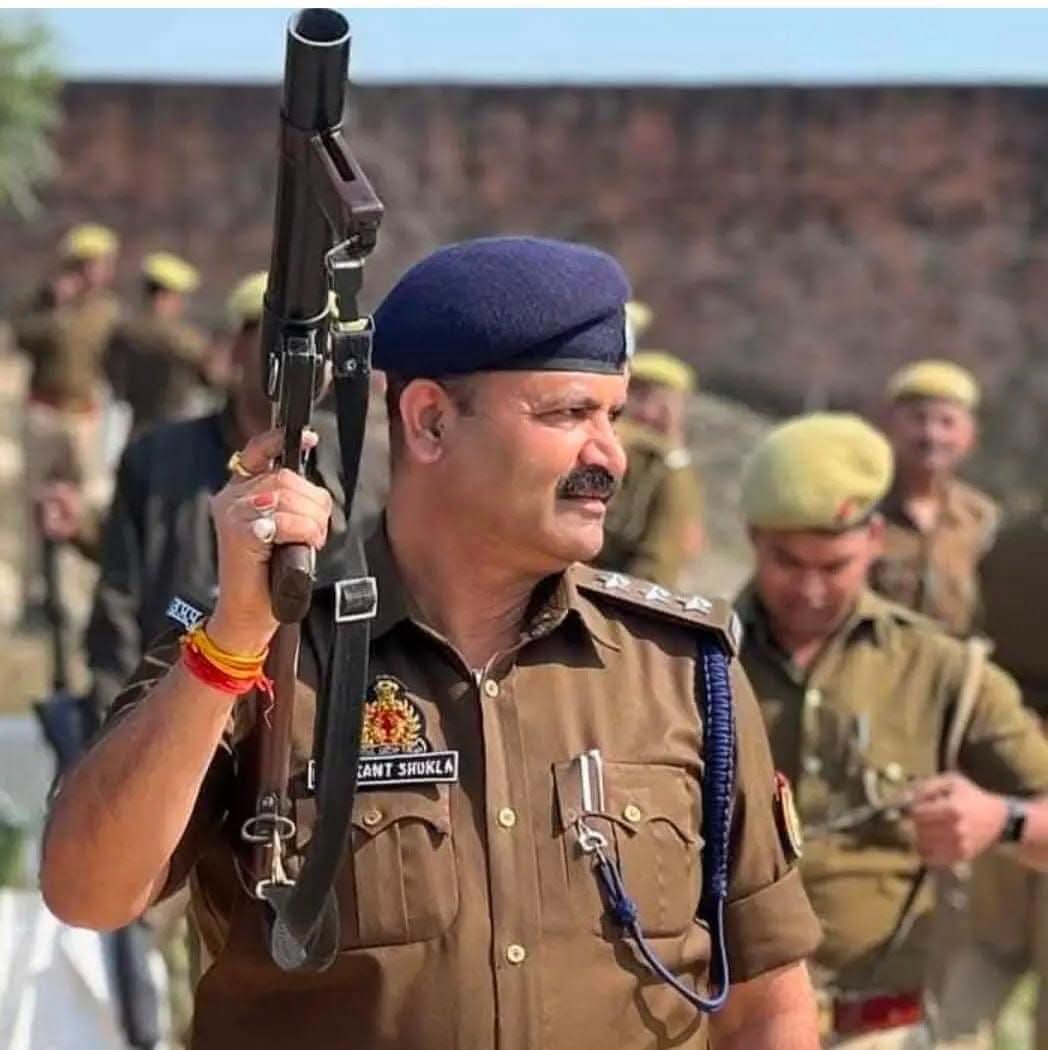 100 करोड़ की काली कमाई का खेल, आखिर कैसे पकड़े गए DSP ऋषिकांत शुक्ला?"